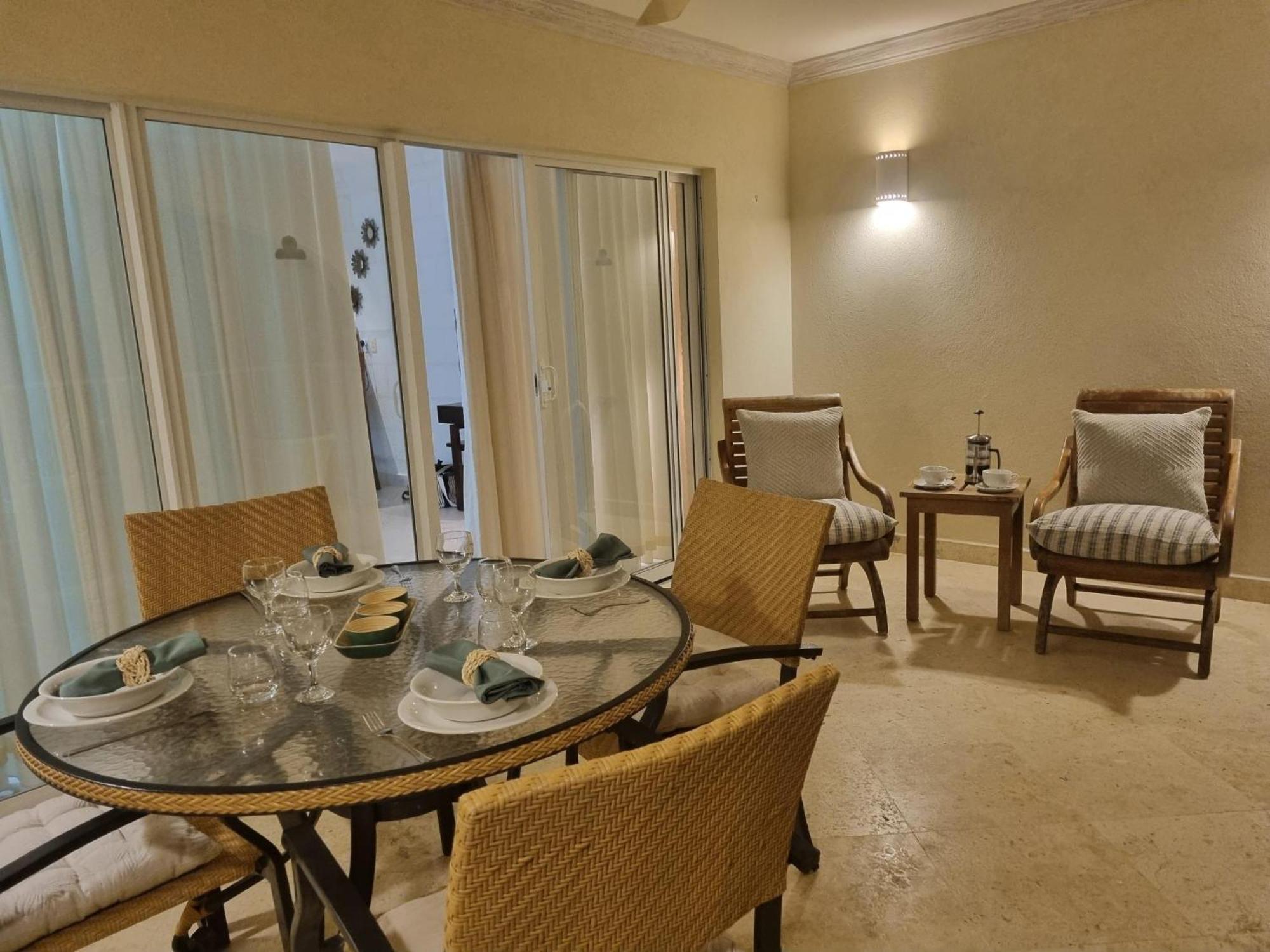 Royal Apartments 1 Bedroom Apartment Sea Views 세인트 제임스 외부 사진
