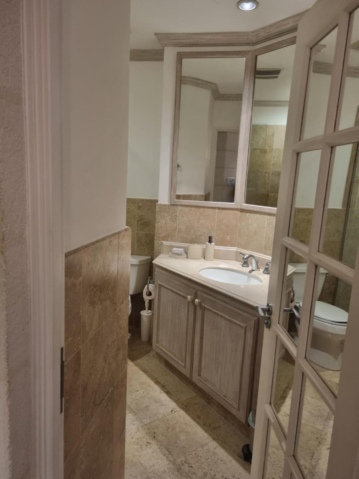 Royal Apartments 1 Bedroom Apartment Sea Views 세인트 제임스 외부 사진
